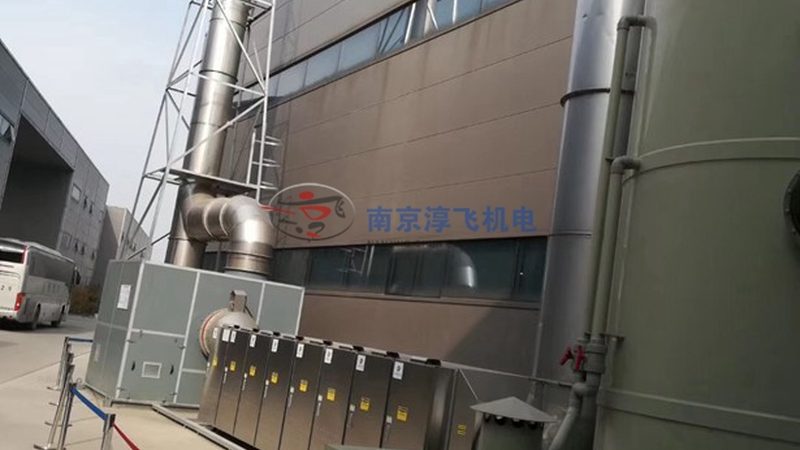 化工车间如何高效去除VOCs？活性炭吸附箱的选型关键